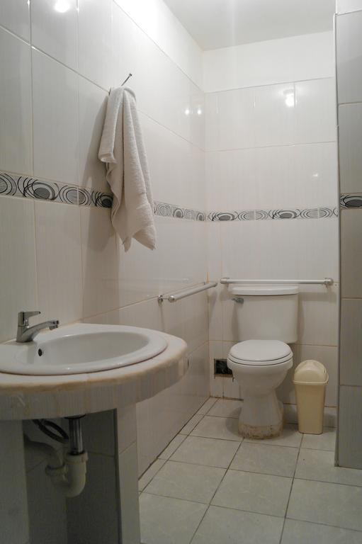 Hostal Iquique Lima Buitenkant foto