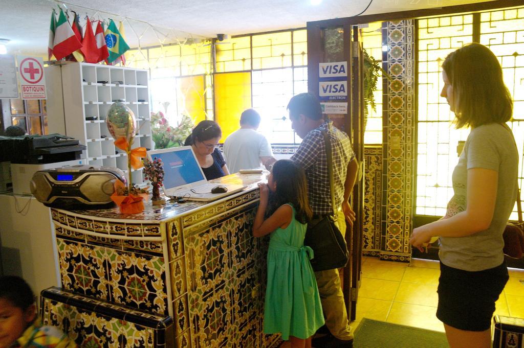 Hostal Iquique Lima Buitenkant foto