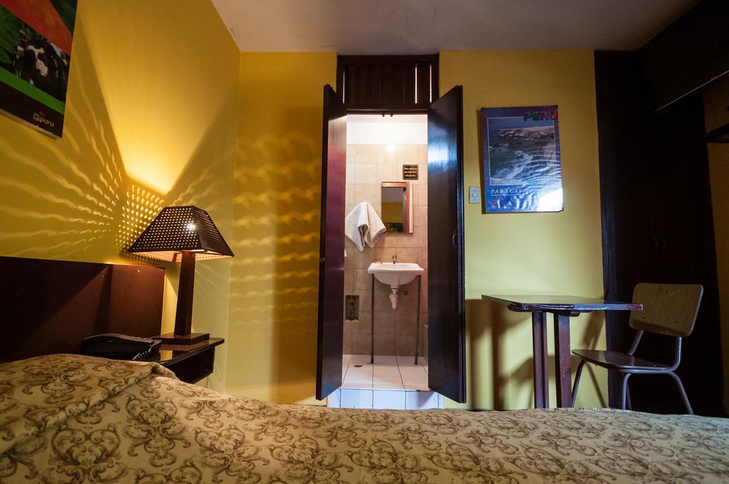 Hostal Iquique Lima Buitenkant foto