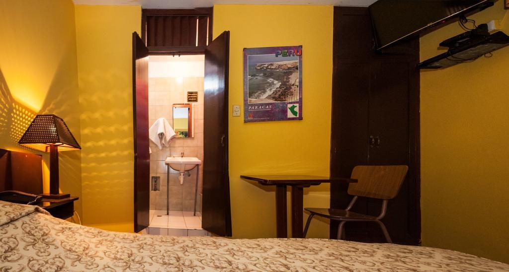 Hostal Iquique Lima Buitenkant foto