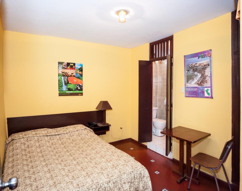 Hostal Iquique Lima Buitenkant foto